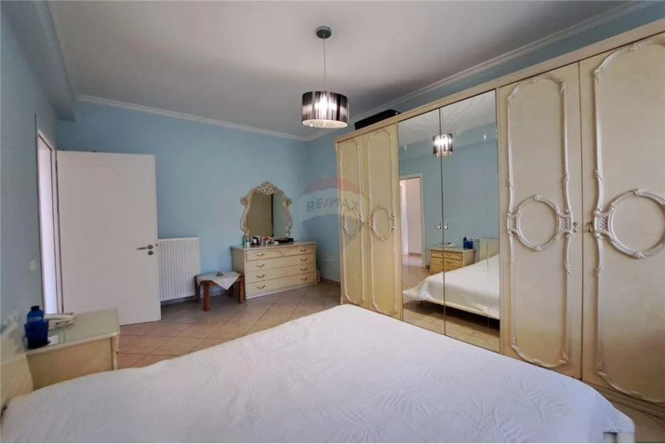 Vlore, shitet apartament duplex Dublex Kati 2, 172 m² 167.000 € (At Kristo Negovani)