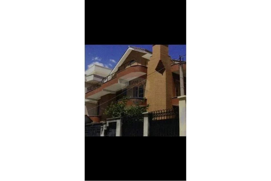 Tirane, shitet Vile 3 Katshe Kati 3, 491 m² 940.000 € (Blloku I Vilave)