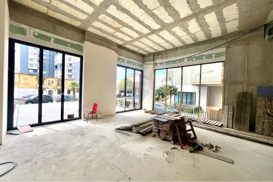 Vlore, shitet ambjent biznesi Kati 0, 115 m² 356.500 € (Lungomare)