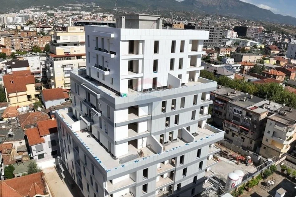 Tirane, shitet 1+1 Kati 3, 110 m² 205.000 € (Rr. Xhanfize Keko)