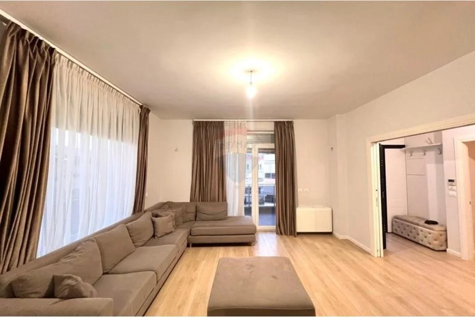 Tirane, jepet me qera apartament 3+1 Kati 3, 142 m² 1.100 € (Kopshti Botanik)