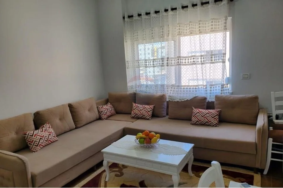 Tirane, shitet apartament 1+1+Ballkon Kati 3, 65 m² 95.000 € (Yzberisht)