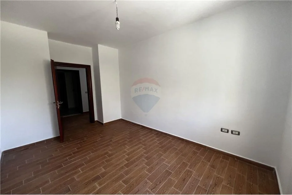 Vlore, shitet apartament 2+1+Ballkon Kati 2, 106 m² 189.000 € (Lungomare)