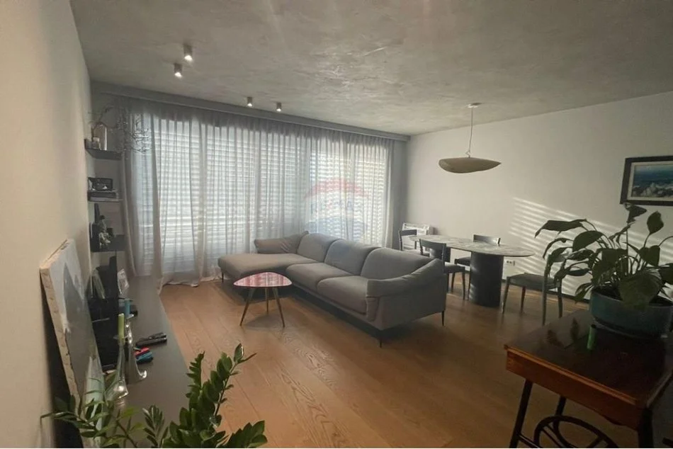 Tirane, jepet me qera apartament 2+1+Ballkon Kati 3, 114 m² 2.200 € (Apartament - Për Qira - Rruga Emin Duraku, Tiranë 3 +1 per qira stadiumi dinamo +2 poste parkimi)
