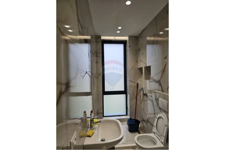 Tirane, jepet me qera apartament 1+1 , 78 m² 600 € (Bulevardi i Ri)