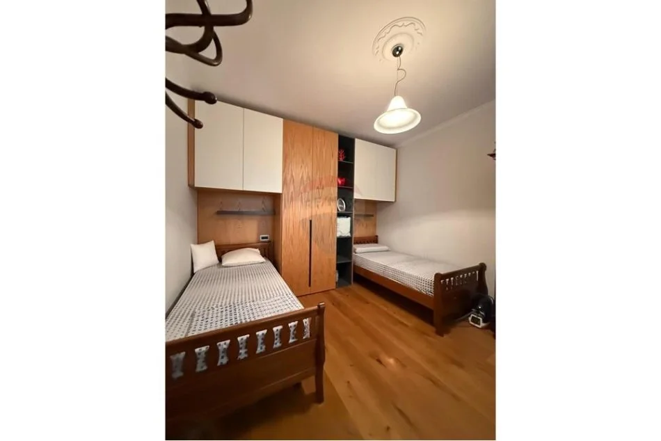 Tirane, jepet me qera 2+1 Kati 5, 1.500 € (Rruga Ismail Qemali)