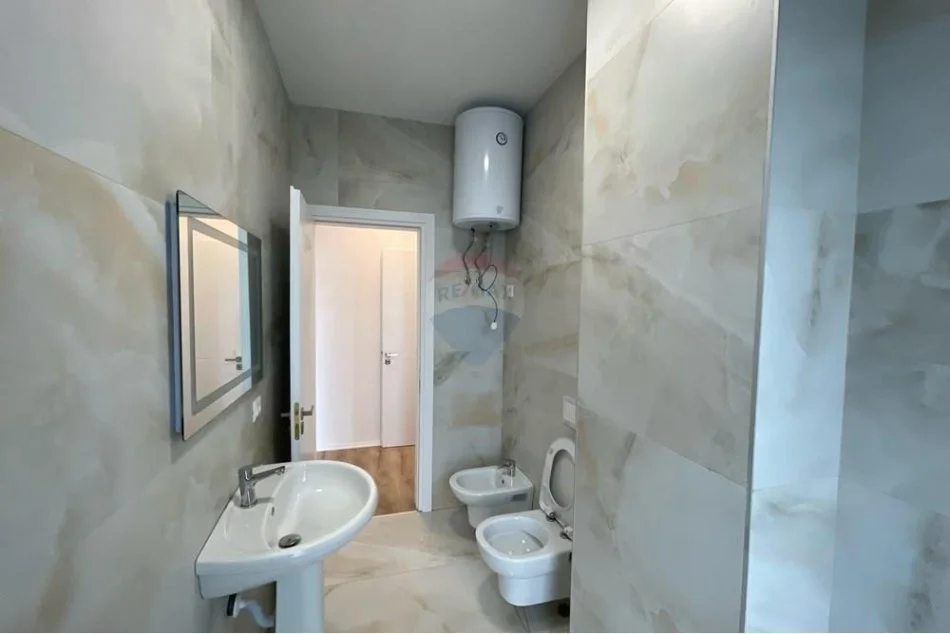 Tirane, jepet me qera apartament 3+1 Kati 6, 137 m² 800 € (Kompleksi Erli)