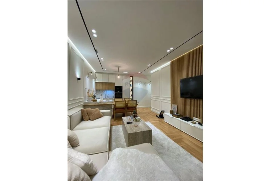 Tirane, shitet apartament 1+1 Kati 7, 79 m² 155,000 € 