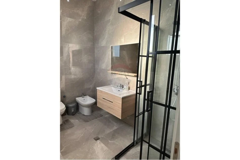 jepet me qera , 189 m² 600 € (Sauk i ri)