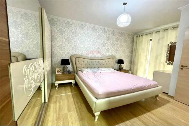 Tirane, shitet apartament 2+1 Kati 3, 100 m² 159.000 Euro (Farmacia 10)
