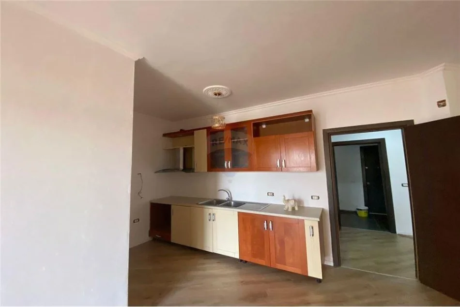 Tirane, shitet apartament 2+1 , 104 m² 125.000 € (Astir)