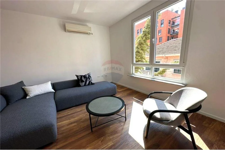 Tirane, jepet me qera apartament 2+1+Ballkon Kati 2, 120 m² 750 € (Selvia)