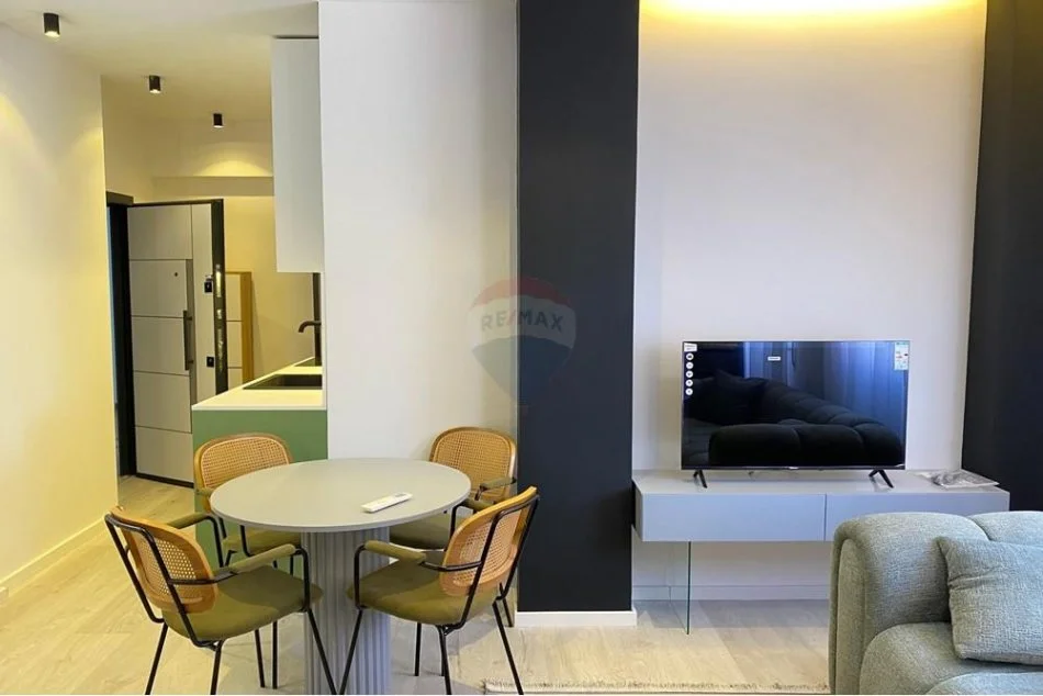 Tirane, shitet garsonier 1+1 Kati 3, 40 m² 100.000 € (Parku olimpik, Komuna e Parisit)