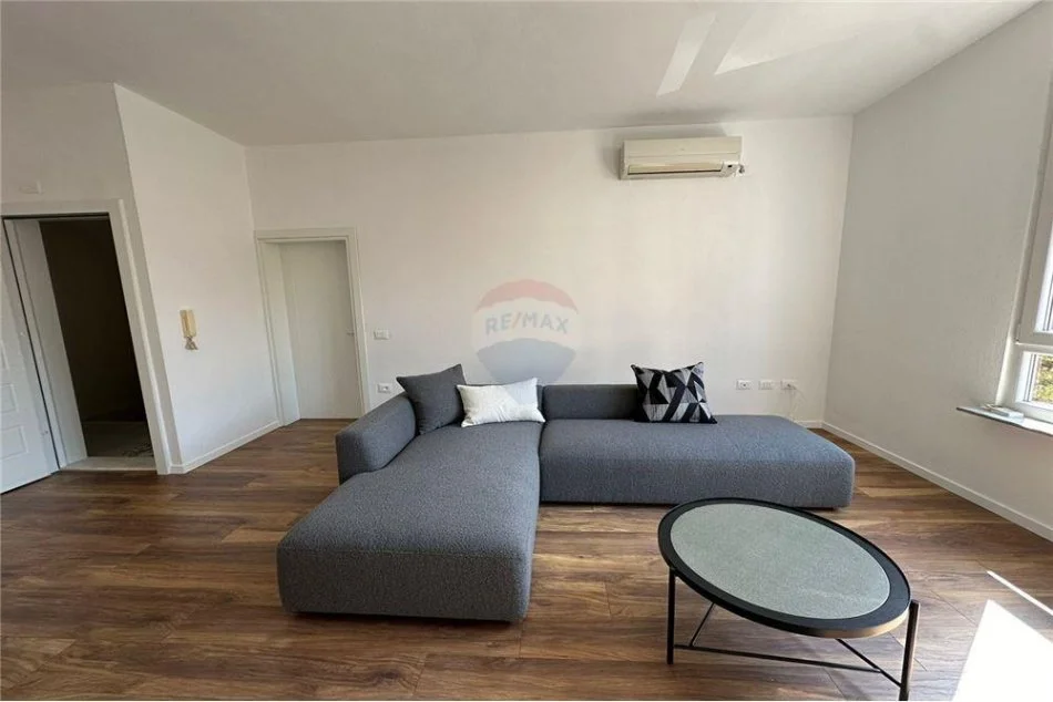 Tirane, jepet me qera apartament 2+1+Ballkon Kati 2, 120 m² 750 € (Selvia)