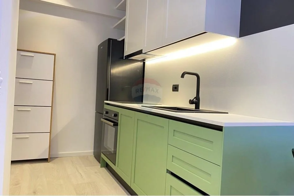 Tirane, shitet garsonier 1+1 Kati 3, 40 m² 100.000 € (Parku olimpik, Komuna e Parisit)