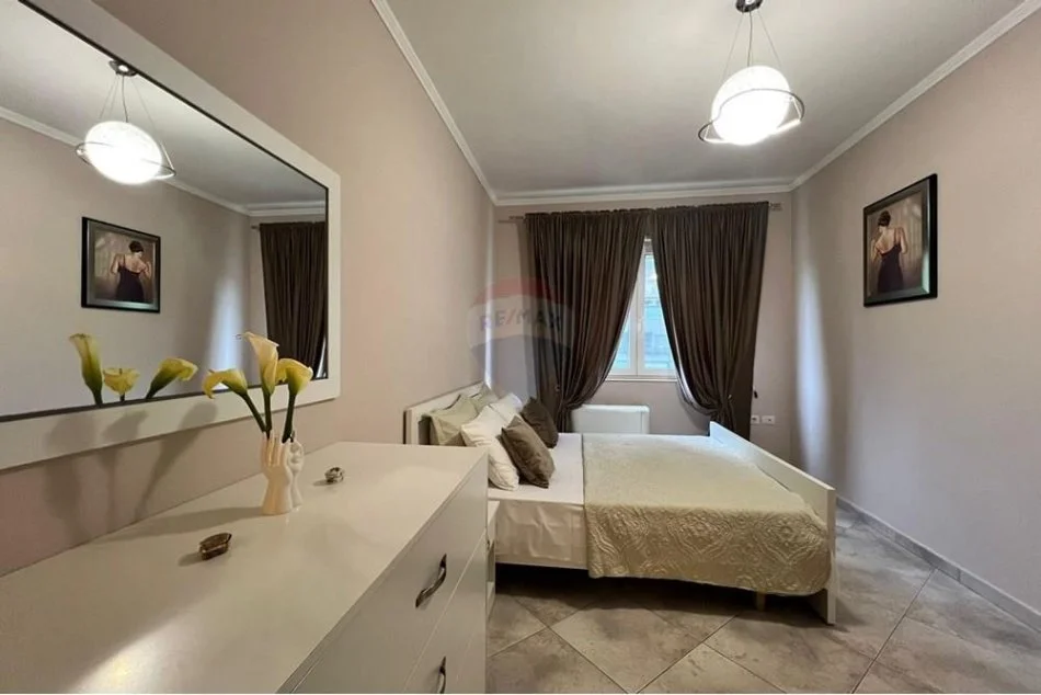 Tirane, jepet me qera apartament 2+1 Kati 2, 105 m² 800 € (Elbasanit)
