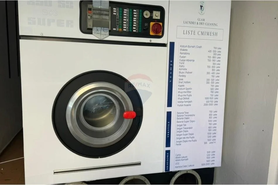 Tirane, jepet me qera dyqan Kati 0, 52 m² 450 € (Rruga 4 Deshmoret)