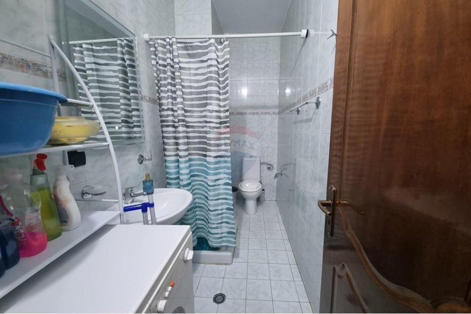 Tirane, jepet me qera apartament 2+1 Kati 3, 112 m² 650 € (Gjimnazi Partizan)