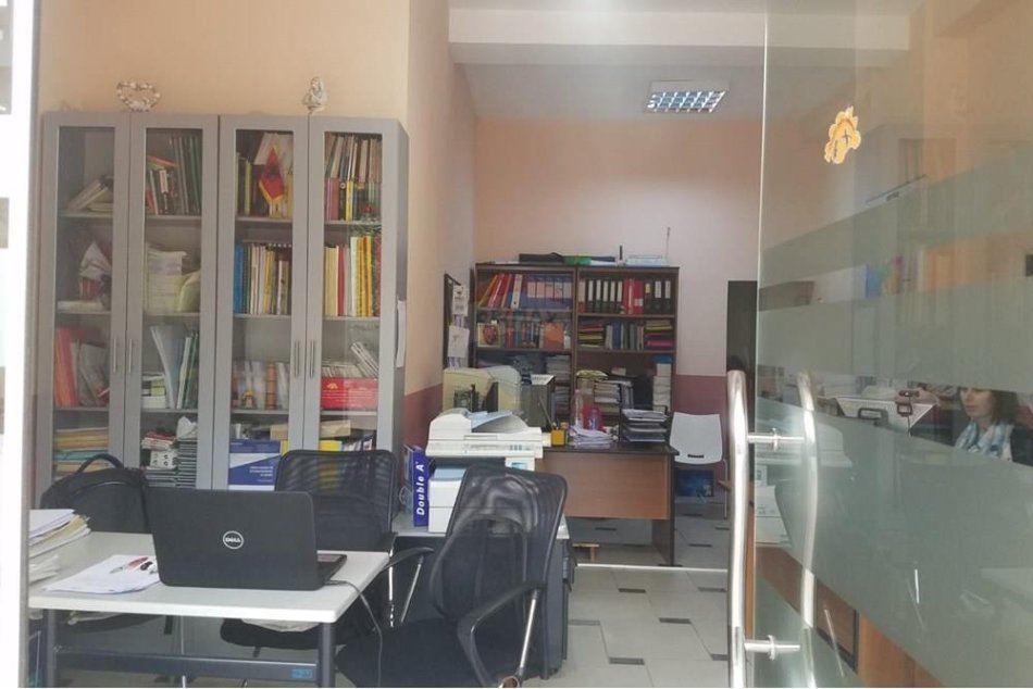 Tirane, jepet me qera ambjent biznesi Kati 0, 60 m² 400 € (Komuna Parisit)