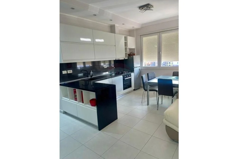 Tirane, jepet me qera apartament 2+1 Kati 7, 90 m² 650 € (Ish Tregu Elektrik)