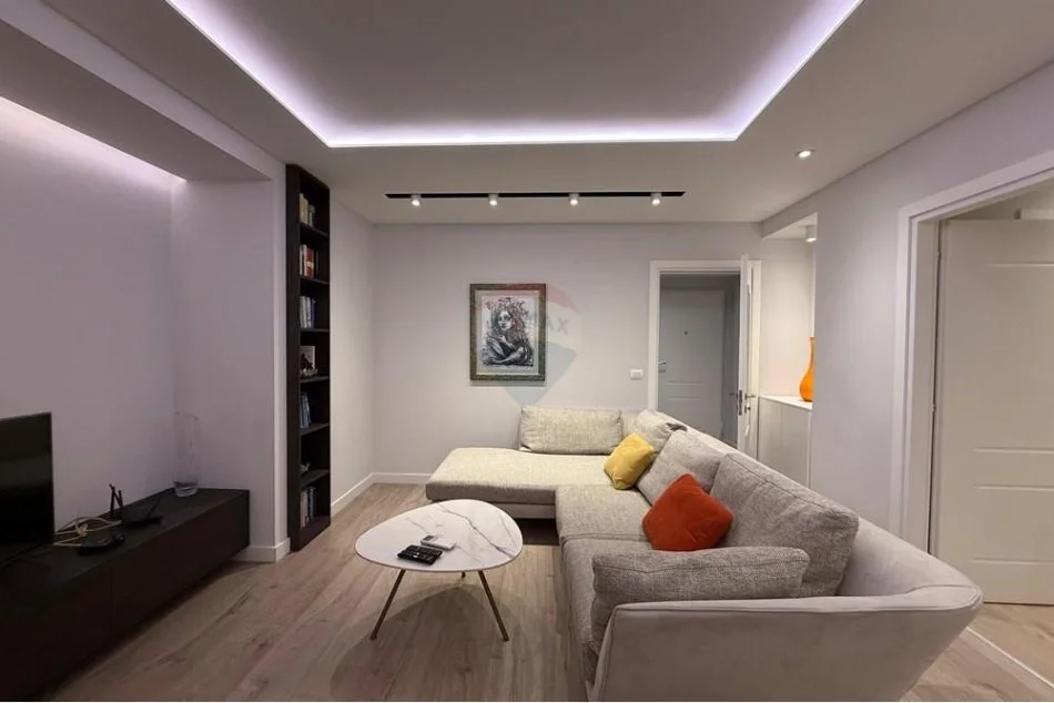 Tirane, jepet me qera apartament 2+1 Kati 3, 104 m² 1.200 € (Libri Universitar)