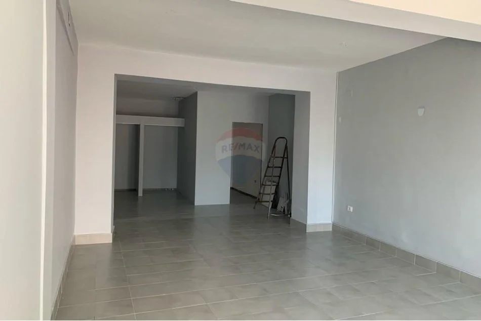 Tirane, jepet me qera dyqan , 65 m² 400 € (Pjeter Budi)
