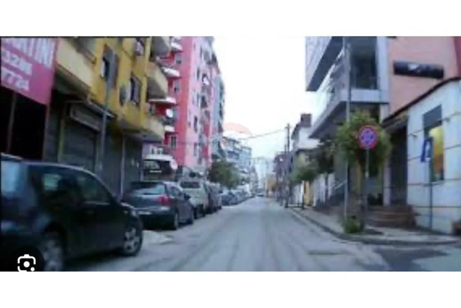 shitet dyqan Kati 0, 119 m² (Rruga Haxhi Hysen Dalliu)