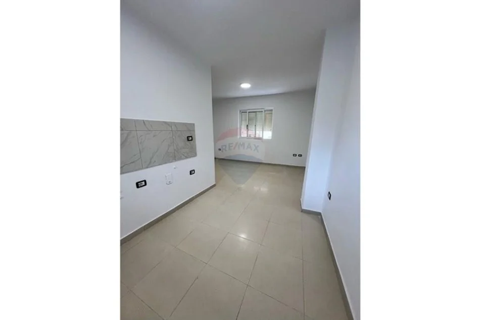 Tirane, jepet me qera apartament 1+1 , 105 m² 500 € (Mine Peza)