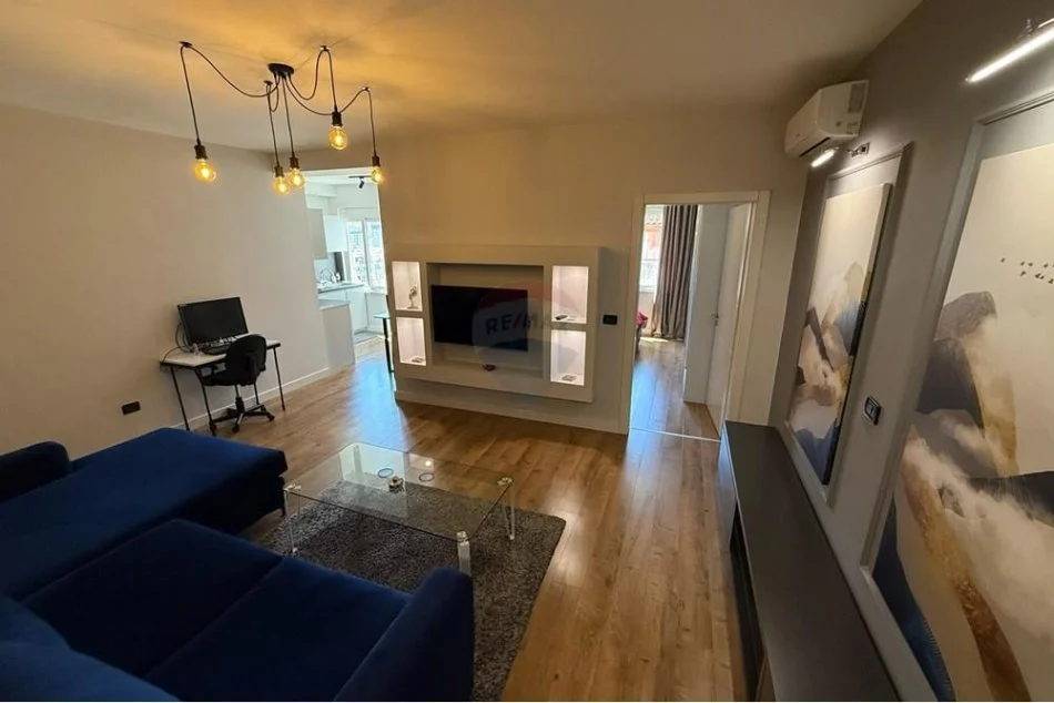 Tirane, jepet me qera apartament 1+1 Kati 11, 80 m² 700 € (Kika 2)