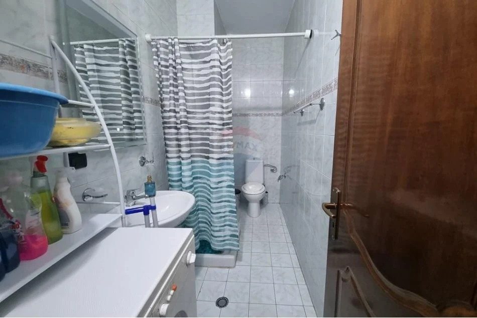 Tirane, jepet me qera apartament 2+1 Kati 3, 112 m² 650 € (Gjimnazi Partizan)