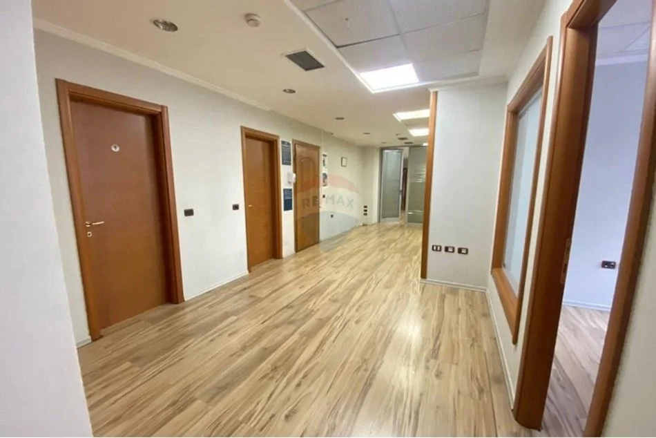 Tirane, shitet zyre , 223 m² 780.500 € (Mustafa Matohiti)