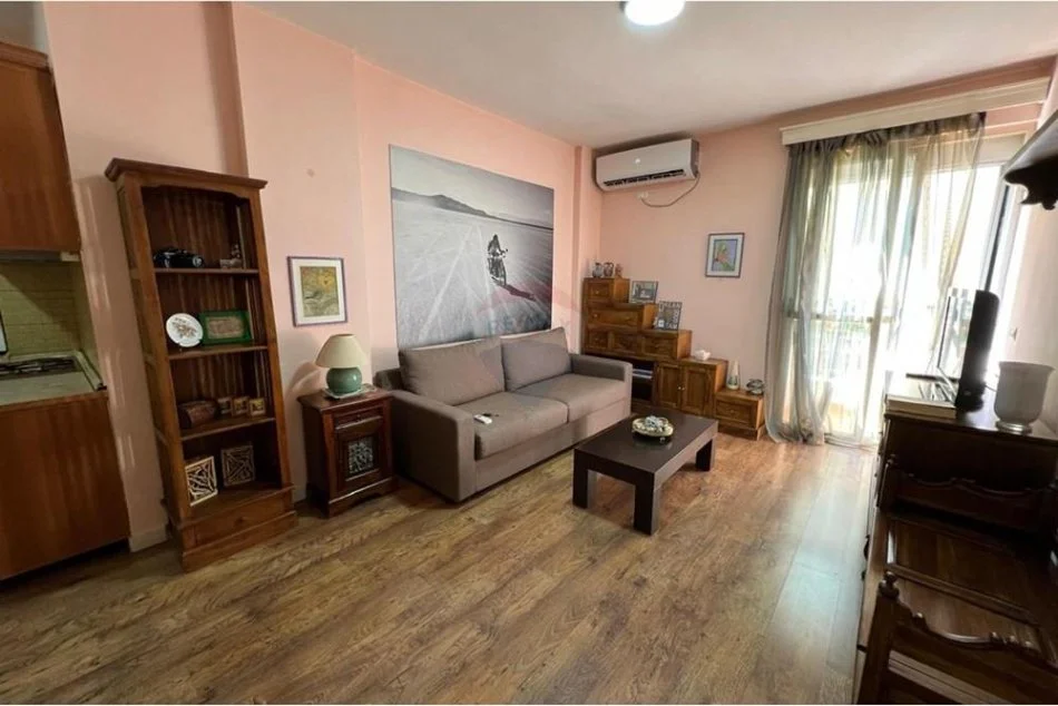 Tirane, jepet me qera apartament 1+1 Kati 2, 68 m² 500 € (Myslym Shyri)