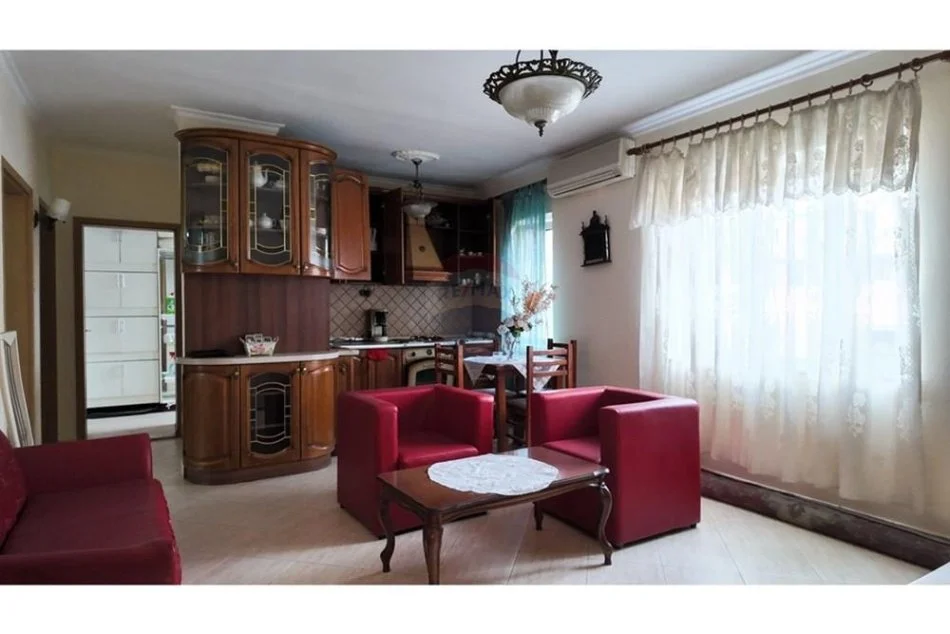 Tirane, jepet me qera apartament 3+1 Kati 2, 99 m² 650 € (Rruga Sami Frasheri)