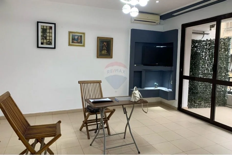 Tirane, jepet me qera apartament 1+1 Kati 1, 67 m² 950 € (Qender)