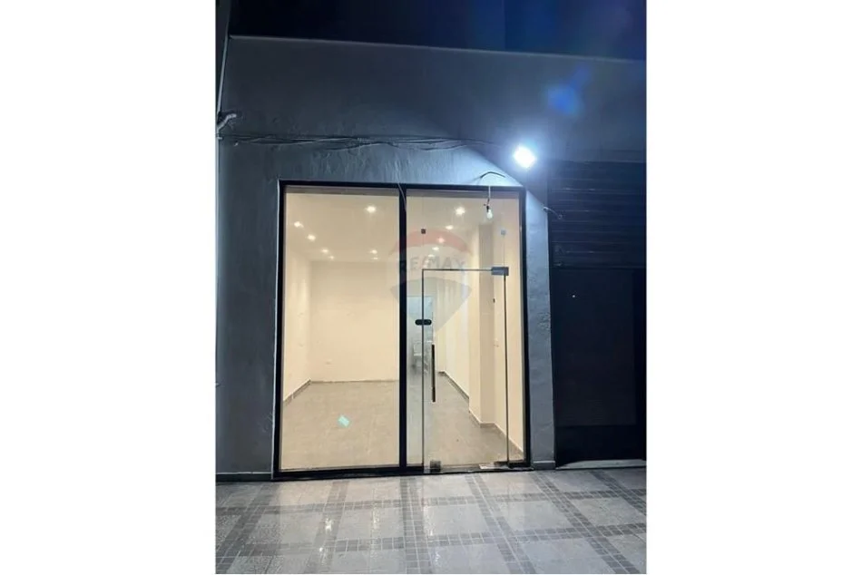 Tirane, jepet me qera dyqan Kati 0, 39 m² 250 € (Rruga Teodor Keko)