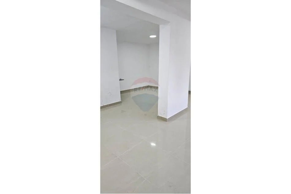 Tirane, jepet me qera dyqan Kati 0, 30 m² 250 € (PJETER BUDI)