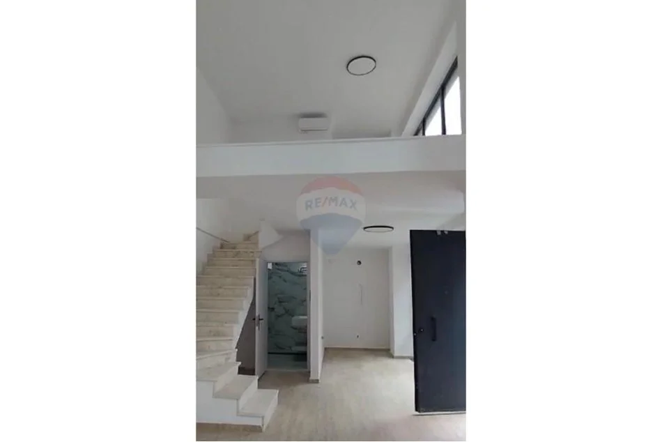 Tirane, jepet me qera ambjent biznesi Kati 0, 88 m² 900 € (Rruga Hoxha Tahsin)
