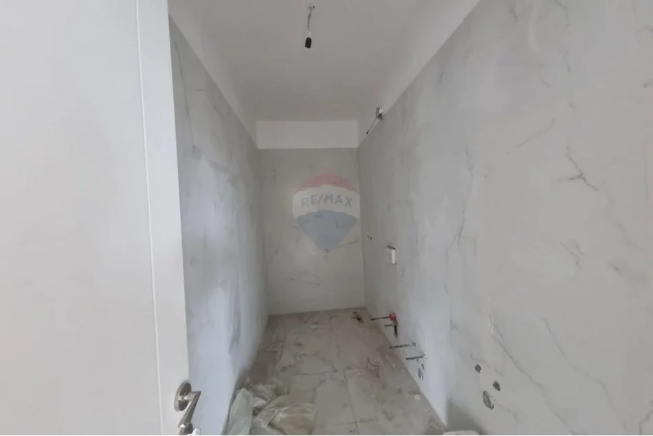 Tirane, shitet apartament 2+1+Ballkon Kati 3, 118 m² 155.000 € (Bulevardi i Ri)