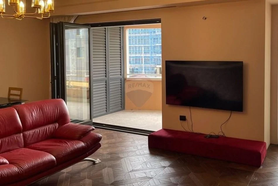 Tirane, jepet me qera apartament 1+1 Kati 6, 145 m² 2.000 € (Rruga Bardhok Biba)