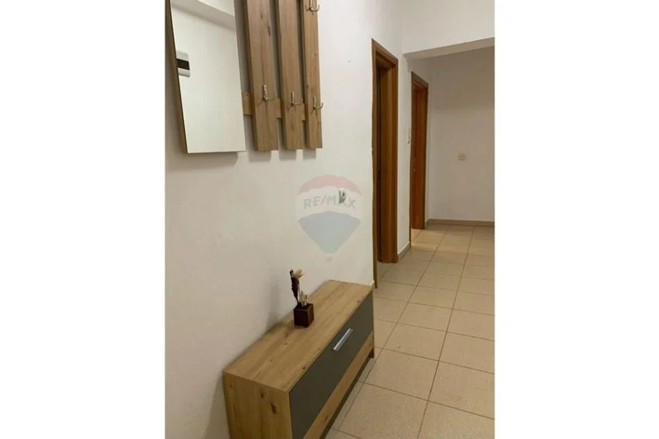 Tirane, jepet me qera apartament 1+1 Kati 1, 67 m² 950 € (Qender)