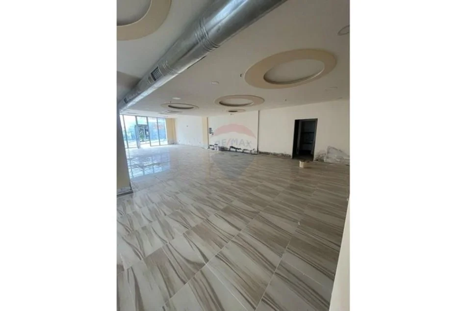 Tirane, shitet dyqan Kati 4, 131 m² (Fresku)