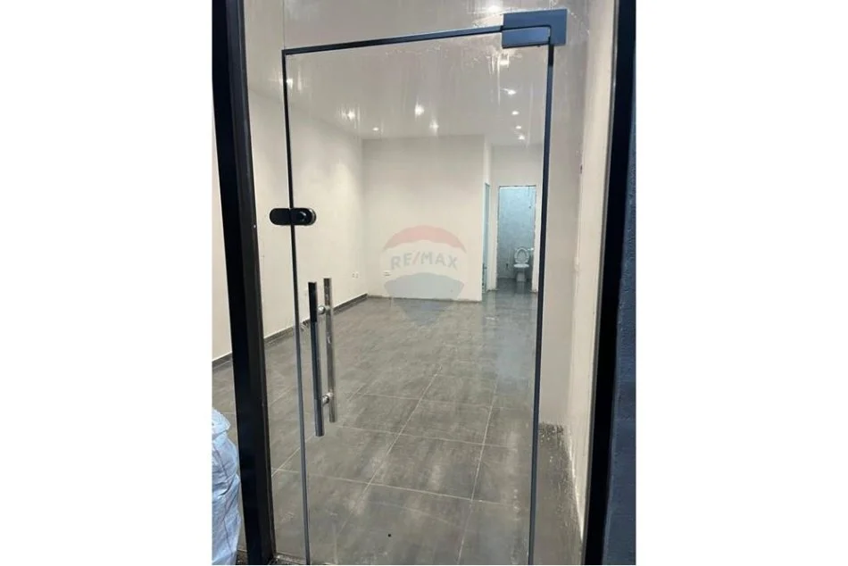 Tirane, jepet me qera dyqan Kati 0, 39 m² 250 € (Rruga Teodor Keko)