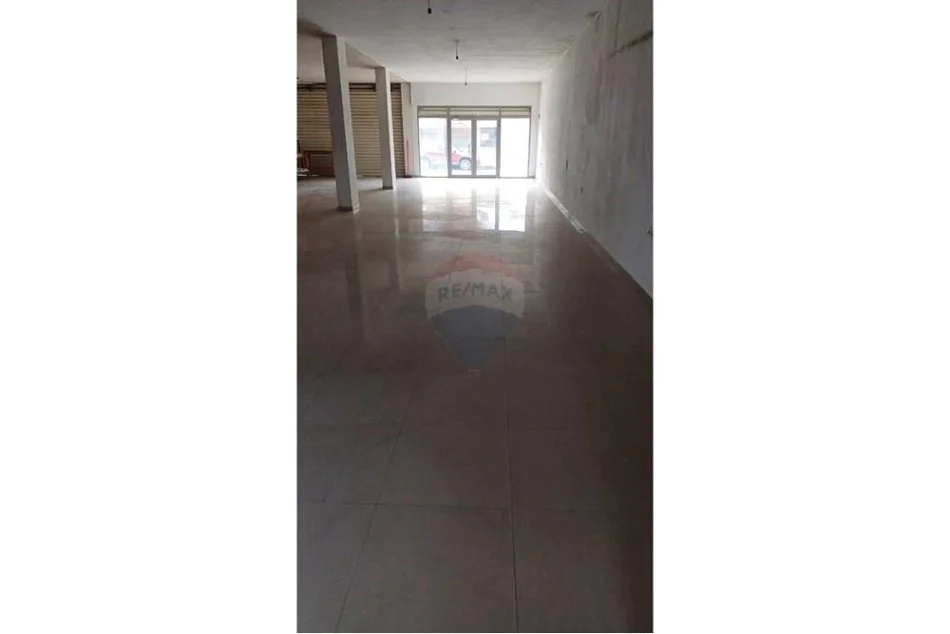 Tirane, jepet me qera magazine Kati 0, 200 m² 1.000 € (Rruga Jordan Misja)