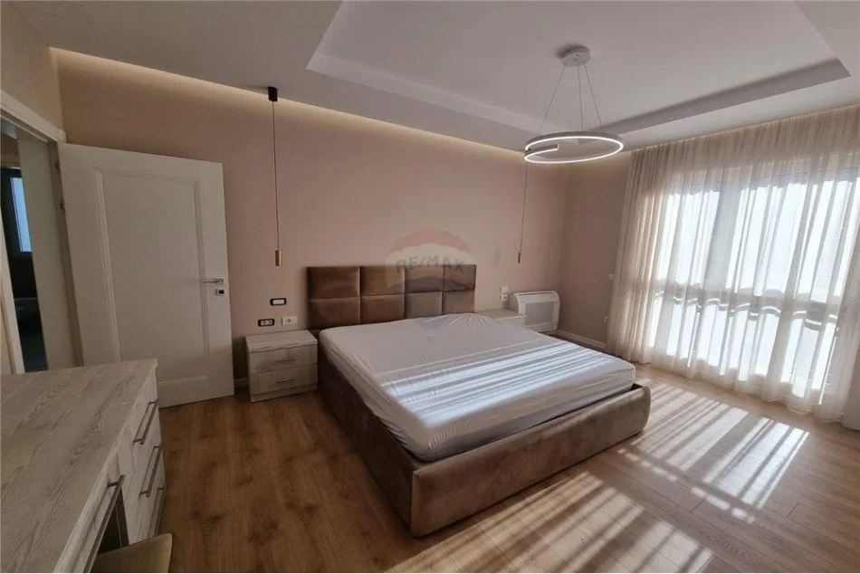 Tirane, jepet me qera apartament 3+1+Ballkon Kati 1, 173 m² 1.600 € (Liqeni i Thatë)