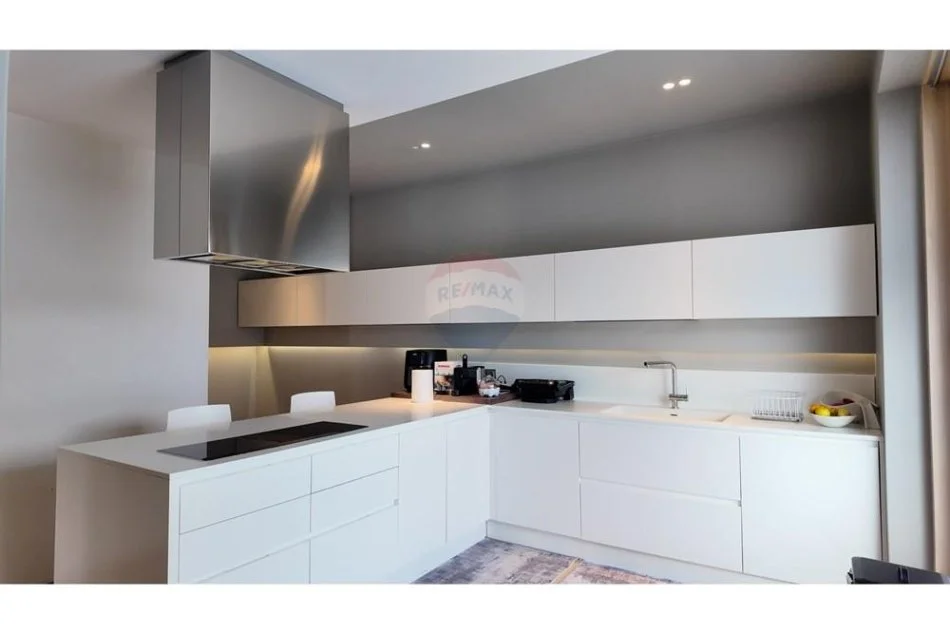 Tirane, shitet apartament+verande | Penthouse 3+1 Kati 8, 350 m² 650.000 € (Kopshti Botanik)