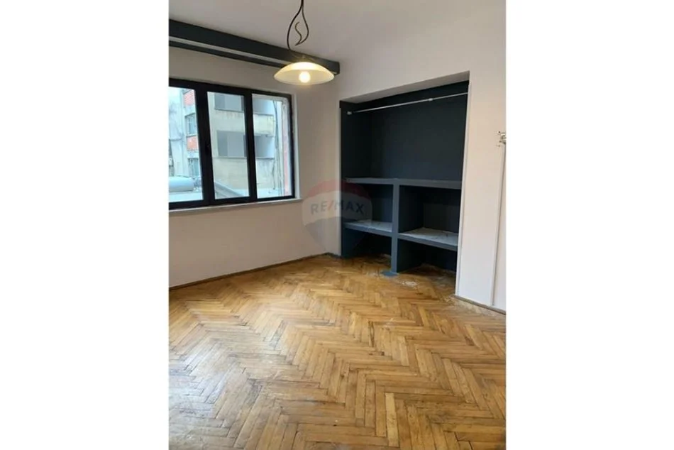 Tirane, jepet me qera apartament 1+1 Kati 1, 67 m² 950 € (Qender)