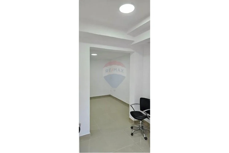 Tirane, jepet me qera dyqan Kati 0, 30 m² 250 € (PJETER BUDI)