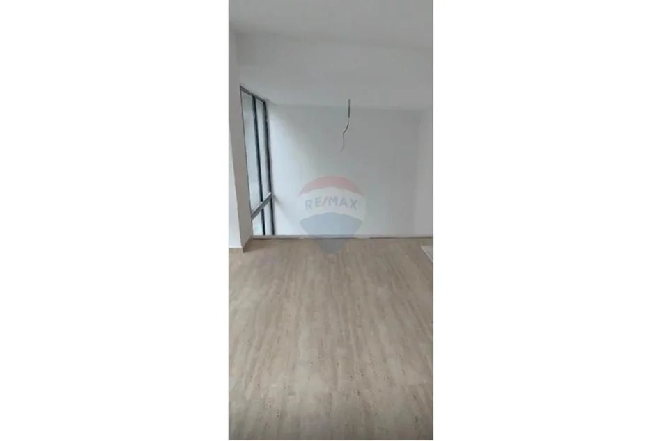 Tirane, jepet me qera ambjent biznesi Kati 0, 90 m² 1.100 € (Rruga Hoxha Tahsin)