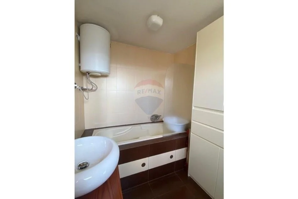 Tirane, jepet me qera apartament 2+1 Kati 5, 128 m² 850 € (Rruga Hoxha Tahsin)