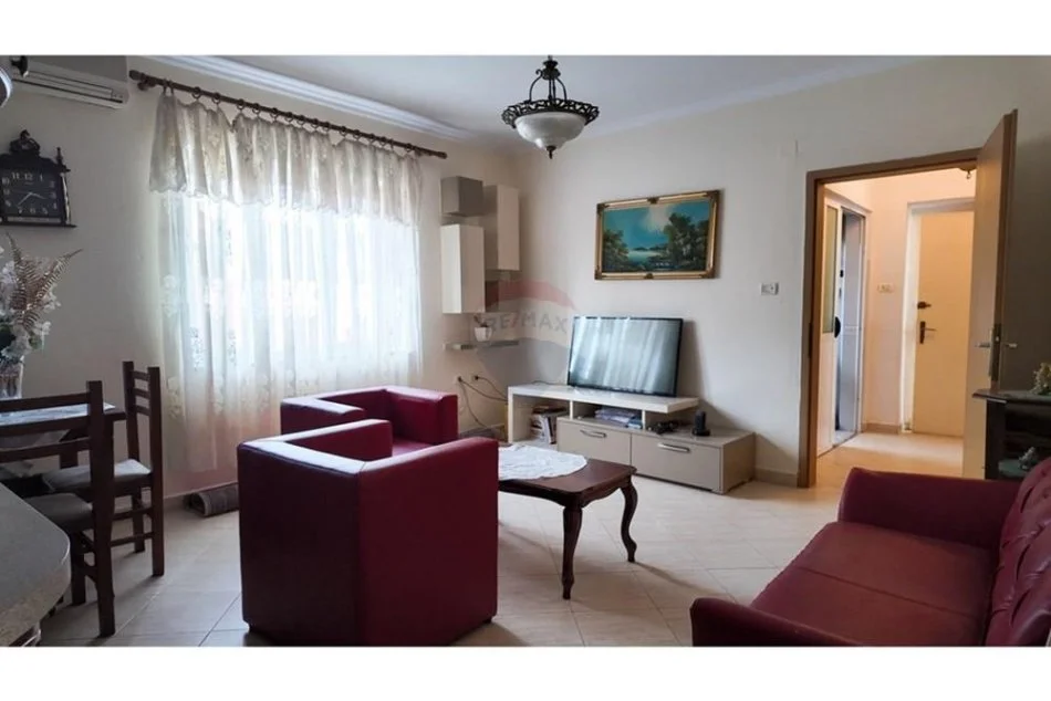 Tirane, jepet me qera apartament 3+1 Kati 2, 99 m² 650 € (Rruga Sami Frasheri)